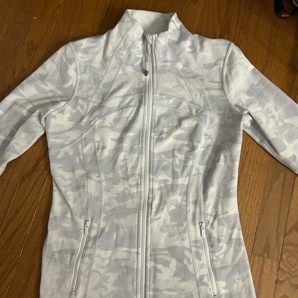Lululemon Define Jacket. Size 6 Camo - Picture 1 of 3